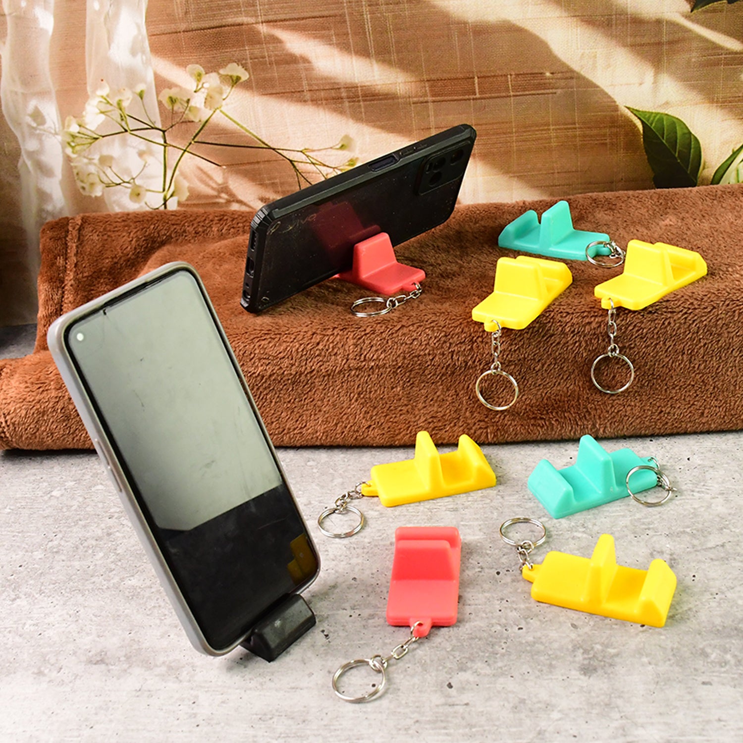 Plastic 2-in-1 Mobile Stand Keychain (9 Pc) Plastic 2-in-1 Mobile Stand Keychain (9 Pc)