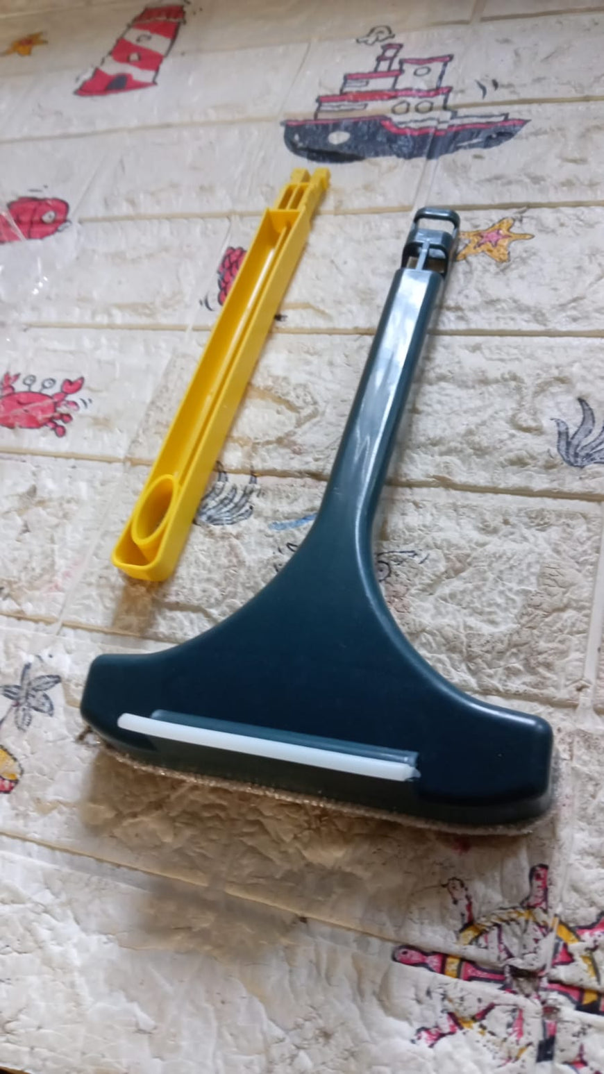 2-in-1 Mesh Cleaning Brush & Wiper with Extended Handle – Window Cleaner (1 Pc)